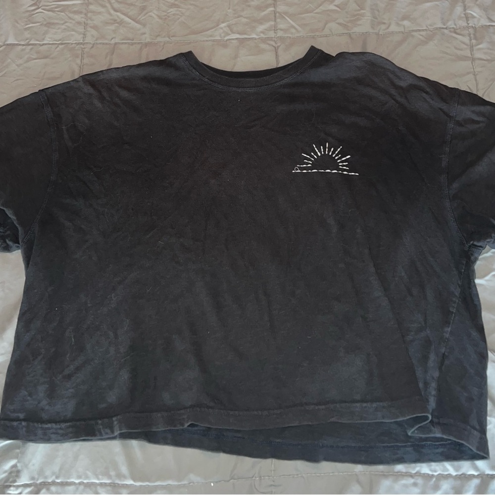 Dark Gray Graphic Tee with Sunburst Design